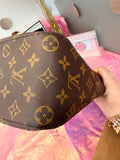 LOUIS VUITTON Monogram Looping MM
